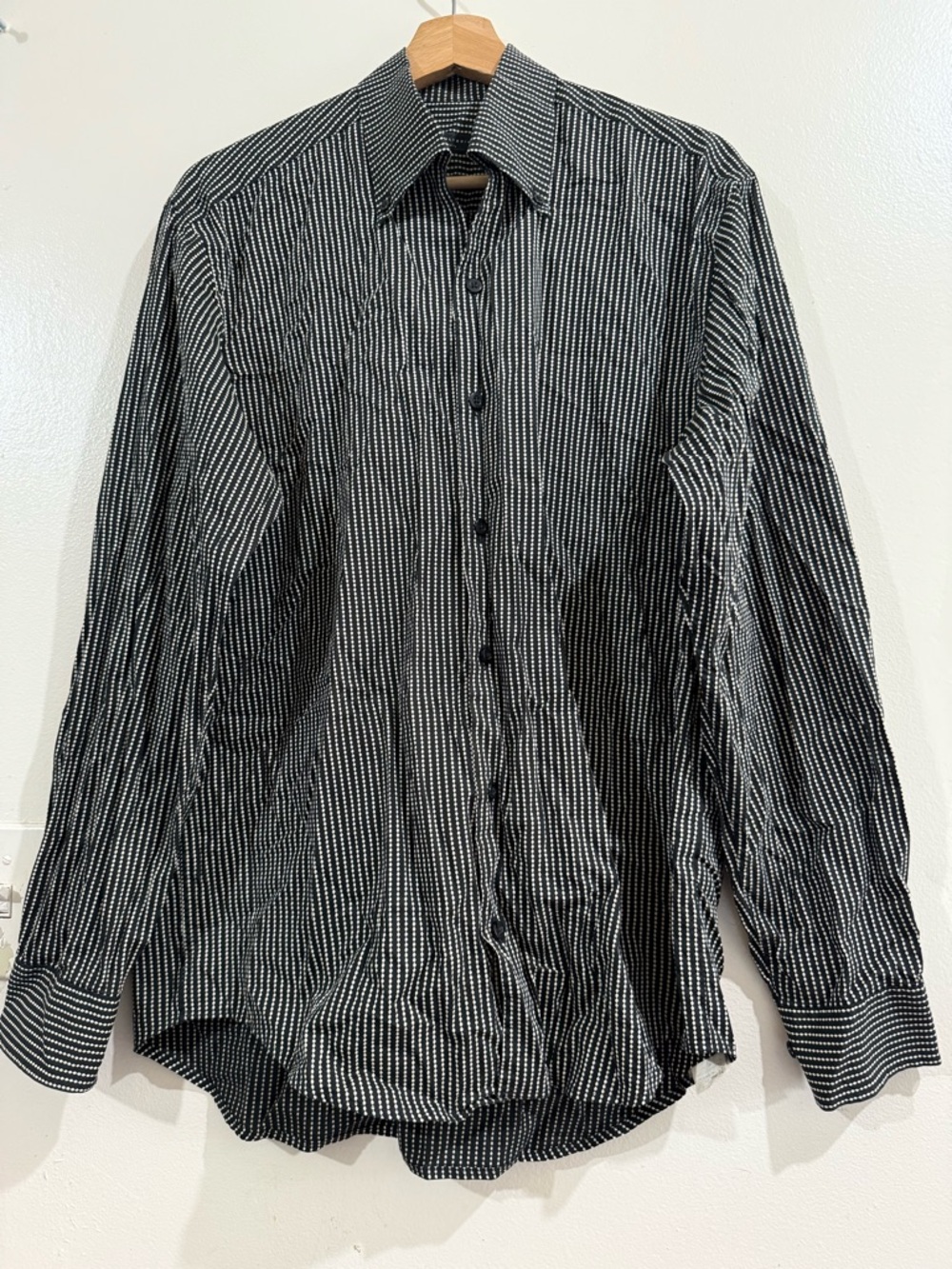 EQUILIBRIO Men's Black Pinstripe Long-Sleeve Dress Shirt - Tailored Button-Down